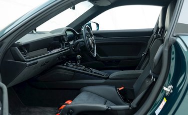 Porsche 911 (992) GT3 12