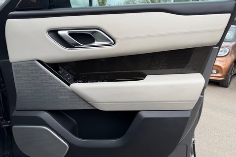 Land Rover Range Rover Velar FIRST EDITION - HUGE SPEC - PAN ROOF -1600W MERIDIAN -AIR SUSPENSION 44