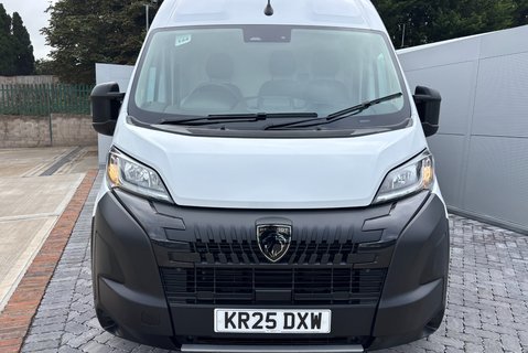 Peugeot Boxer 35 L3H2 Professional 140 ps Panel Van 11