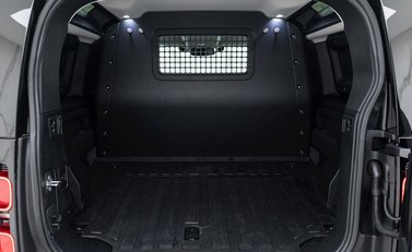 Land Rover Defender 90 Hard Top D200 29