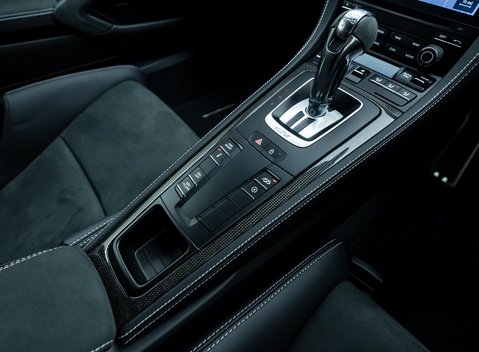 Porsche Cayman GT4 (718) 19