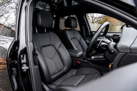 Porsche Macan S PDK. PANO ROOF. BOSE SOUND SYSTEM. HEATED FRONT SEATS. REVERSING CAMERA. 13