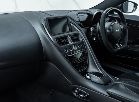 Aston Martin DBS Superleggera 21