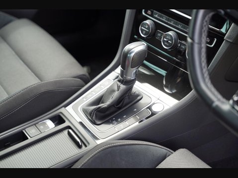 Volkswagen Golf 2.0 TSI R DSG 4Motion Euro 6 (s/s) 5dr 22