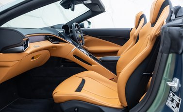 Ferrari Roma SPIDER 19