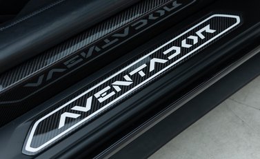 Lamborghini Aventador S LP 740-4 Roadster 24