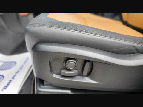 Land Rover Defender X-DYNAMIC HSE MHEV 23