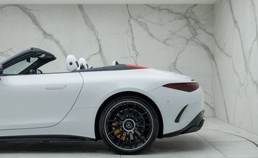 Mercedes-Benz SL Class SL63 AMG PERFORMANCE 38