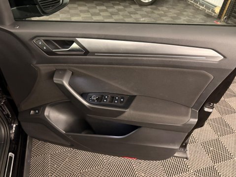 Volkswagen T-Roc 1.5 TSI EVO Active DSG Euro 6 (s/s) 5dr 36