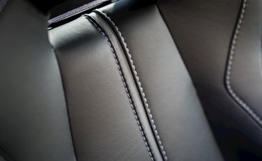 Aston Martin V12 Vantage S 16