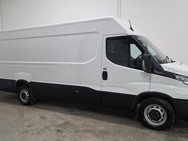 Iveco Daily Daily 35C14 Diesel 2.3 High Roof Business Van 4100L WB Hi-Matic 5