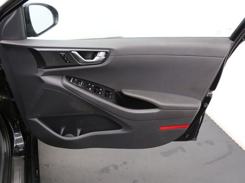 Hyundai IONIQ 1.6 h-GDi Premium SE DCT Euro 6 (s/s) 5dr 19