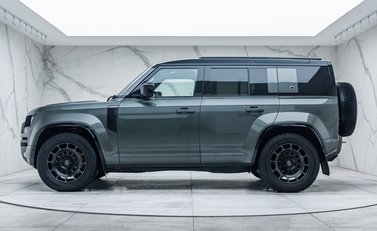 Land Rover Defender OCTA EDITION ONE 2