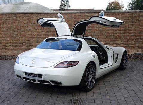 Mercedes-Benz SLS AMG 18