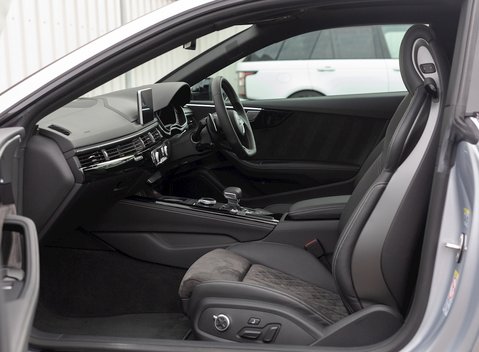 Audi RS5 Coupé Sport Edition 13