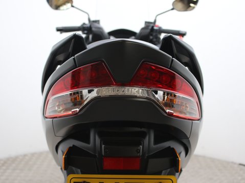 Suzuki Burgman 400 AN 400 AM2 35