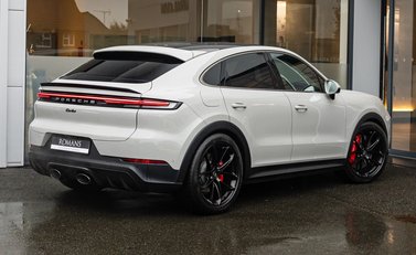 Porsche Cayenne TURBO E-HYBRID COUPE 4