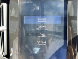 Volvo XC40 2.0 XC40 Inscription Pro T4 Auto 5dr 33