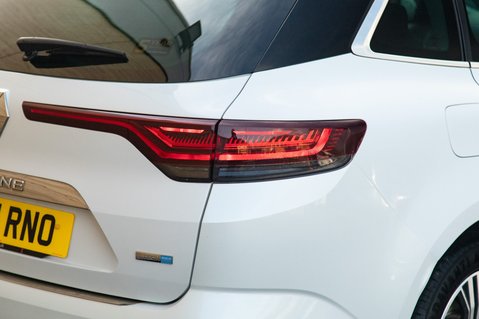 Renault Megane ICONIC E-TECH 9