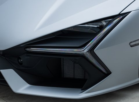 Lamborghini Revuelto 36