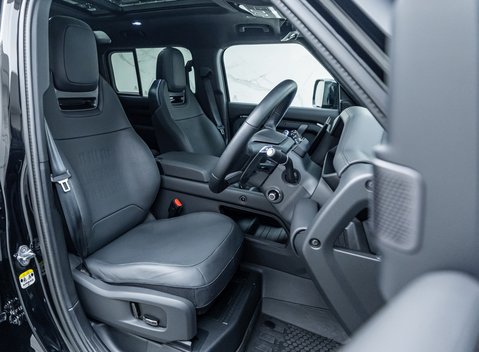 Land Rover Defender 110 OCTA Black 15