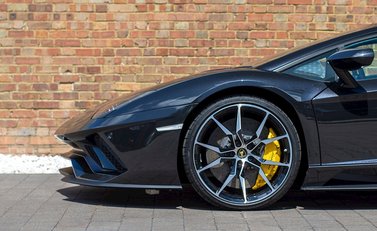 Lamborghini Aventador S LP740-4 30