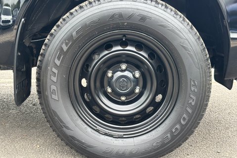 Toyota Hilux Active ECB 4WD D-4D Pickup 27