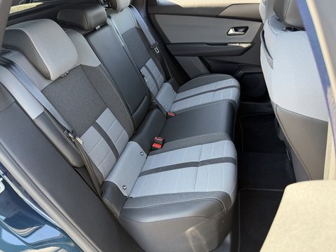 Vauxhall Grandland 1.2 Hybrid [136] GS 5dr e-DCT6 35