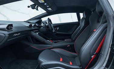 Lamborghini Huracan LP640-4 EVO 17