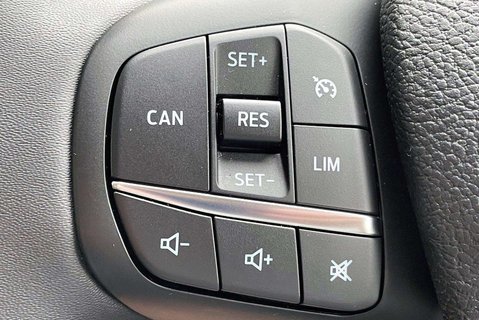 Ford Transit Custom 300 L2 170 ps Limited Panel Van - Power Invertor 33