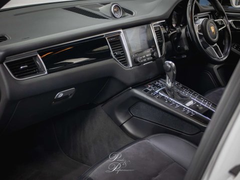 Porsche Macan 3.0 Macan S D Semi-Auto 4WD 5dr 27