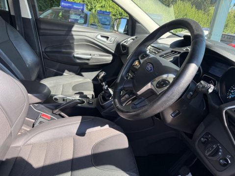 Ford Kuga 2.0 TDCi Titanium 2WD Euro 6 (s/s) 5dr 25