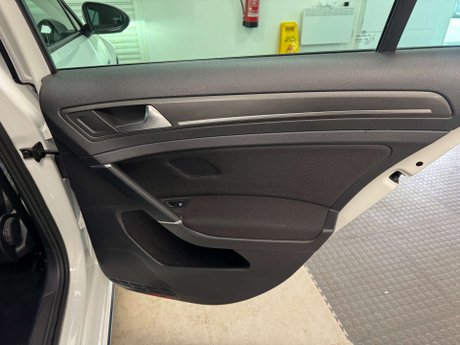 Volkswagen Golf 1.4 Golf GTE Advance Semi-Auto 5dr 35