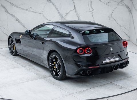Ferrari GTC4 Lusso V12 9