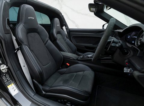 Porsche 911 (992) Targa 4 GTS 13