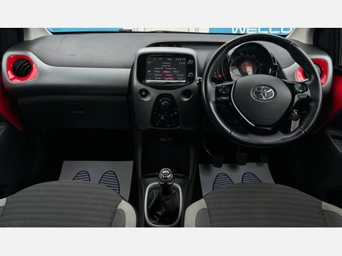 Toyota Aygo 1.0 VVT-i x-play Hatchback 5dr Petrol Manual Euro 6 (71 ps) 8