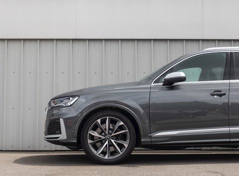 Audi SQ7 30