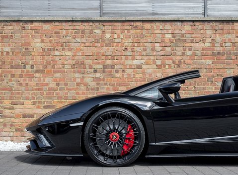 Lamborghini Aventador S LP740-4 Roadster 28