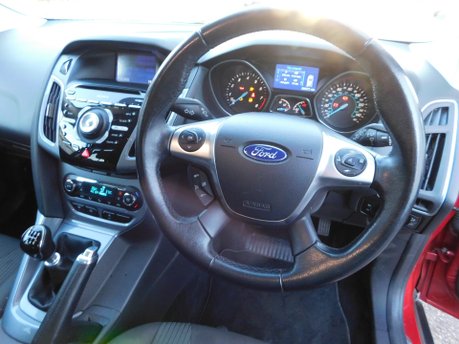 Ford Focus 1.0 TITANIUM NAVIGATOR 5 Dr 10