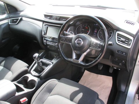 Nissan Qashqai 1.3 DIG-T N-Connecta Euro 6 (s/s) 5dr 18