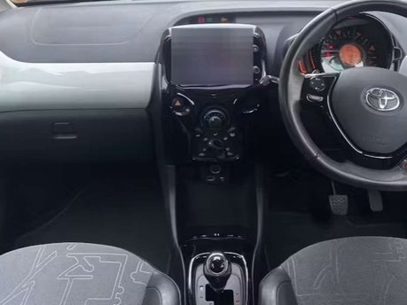 Toyota Aygo 1.0 VVT-i x-pression Hatchback 5dr Petrol x-shift Euro 6 (68 ps) 25