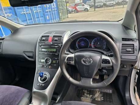 Toyota Auris 1.8 VVT-h T Spirit Hatchback 5dr Petrol Hybrid CVT Euro 5 (s/s) (136 ps) 18