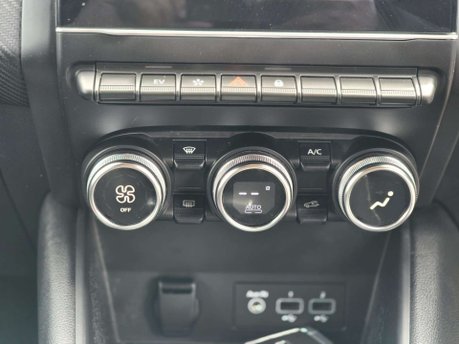 Renault Captur 1.6 E-TECH 9.8kWh RS Line SUV 5dr Petrol Plug-in Hybrid Auto Euro 6 (s/s) ( 26