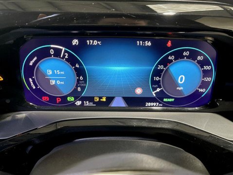 Volkswagen Multivan 1.4 TSI 13kWh Life MPV 5dr Petrol Plug-in Hybrid DSG Euro 6 (s/s) (218 ps) 14