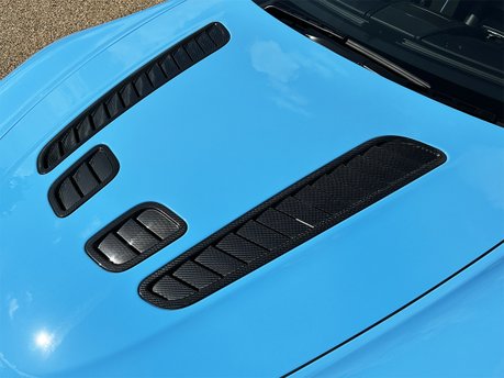 Aston Martin Vantage S V12 36