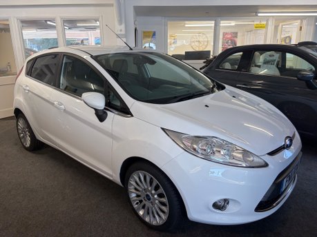 Ford Fiesta 1.4 TITANIUM AUTOMATIC