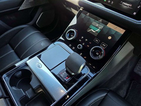 Land Rover Range Rover Velar 3.0 Range Rover Velar R-Dynamic SE D MHEV Auto 4WD 5dr 45