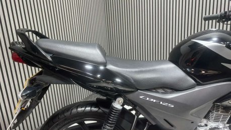 Honda CBF125 CBF125 2012 ONLY 6K MOT SERVICED ICONIC LEARNER BIKE 125CC 32