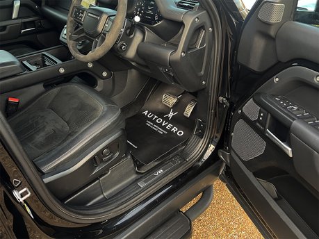 Land Rover Defender V8 46