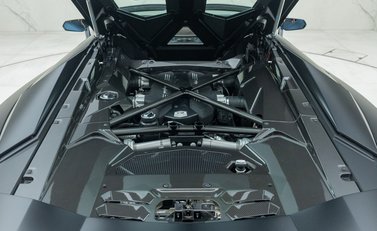 Lamborghini Aventador S LP 740-4 ROADSTER 42